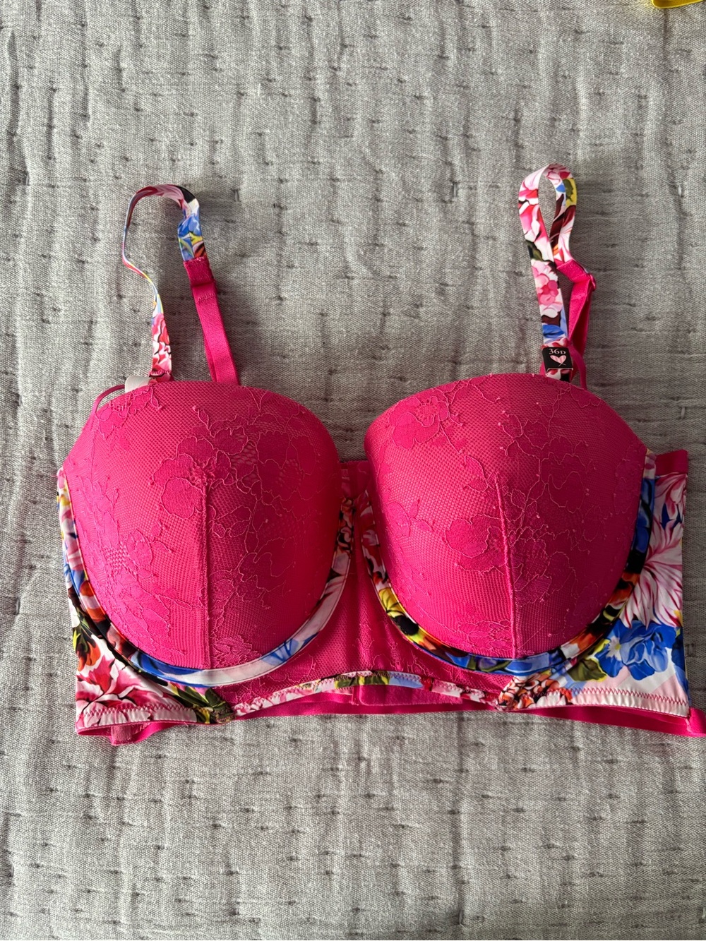 Victoria's Secret Mary Katrantzou Fashion Show Pink Lace Bra 36D NWT